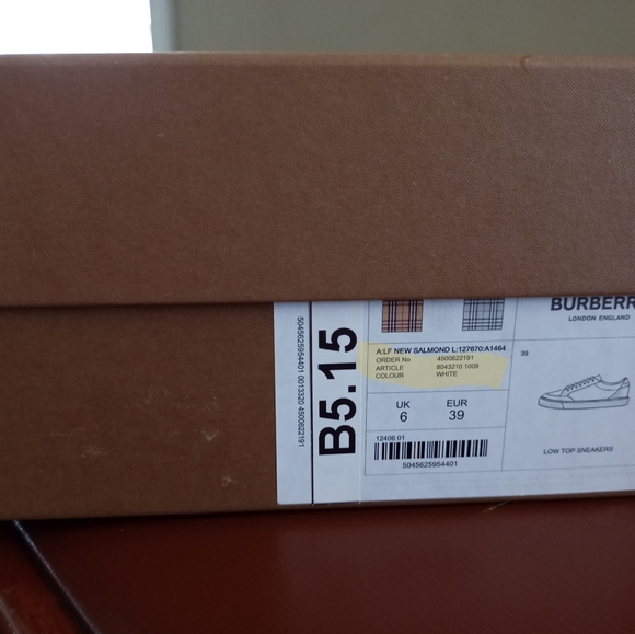 Brand new Burberry Logo Detail Leather Sneakers Item 80432101 - Picture 11 of 12